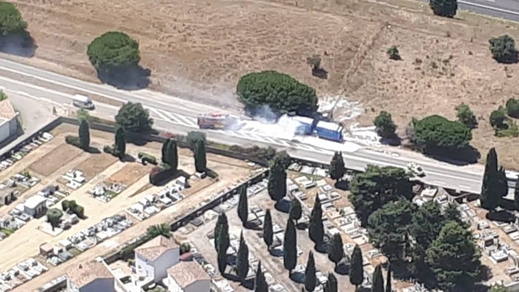 Au Sud de Nîmes : un camion prend feu, les pompiers de l’aéroport de Garons interviennent