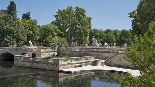 Gard : des clowns font visiter les Jardins de la Fontaine à Nîmes tout l’été