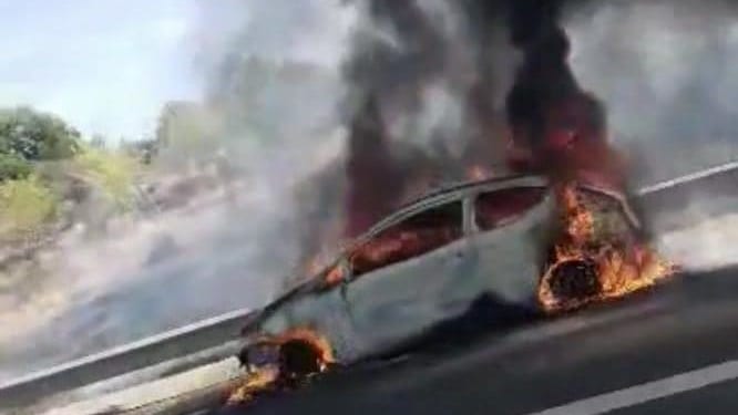 Hérault : une voiture en flamme proche de Béziers sur l’autoroute A9