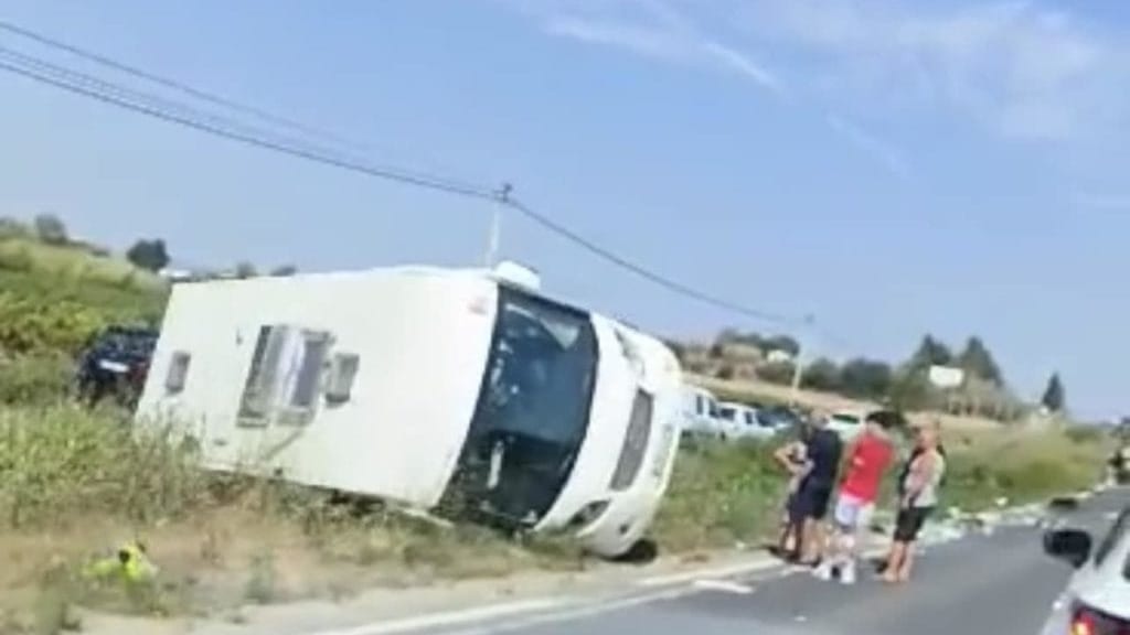 Hérault : choc frontal entre un camping-car et une voiture sur la RD64 à Vendres