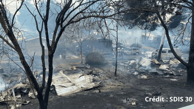 Gard : 820 personnes évacuées, des mobilhomes et des voitures détruits dans l’incendie d’un camping