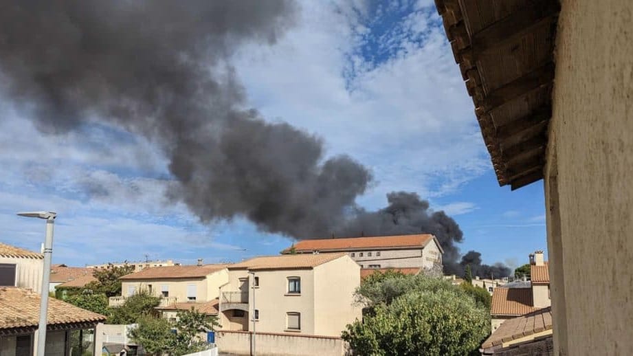 Hérault : violent incendie à Frontignan, gros panache de fumées