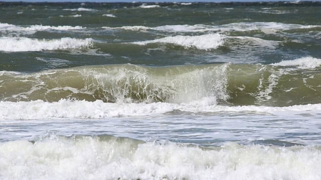 Littoral : alerte à la houle, baignade très dangereuse ce lundi