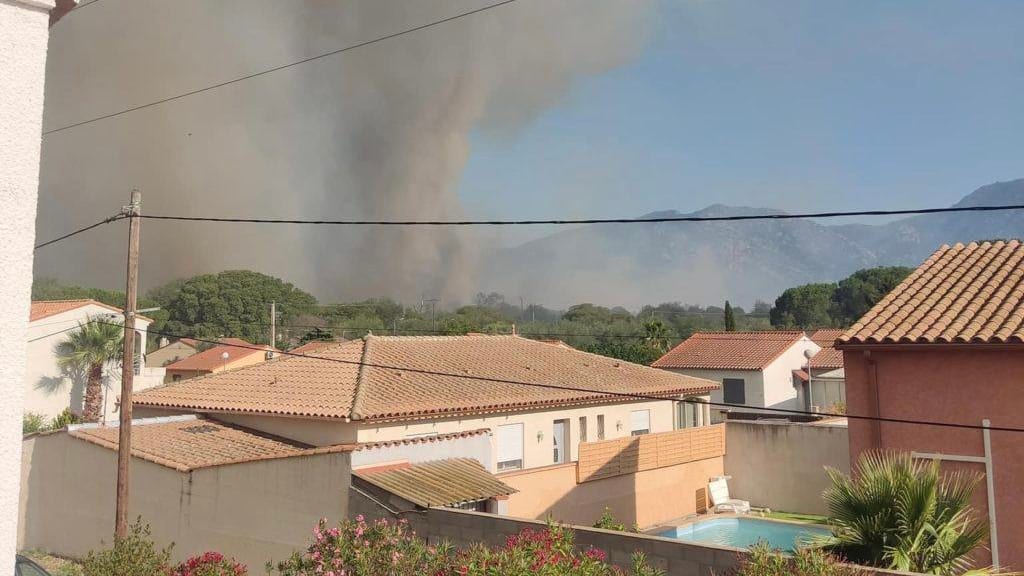 Pyrénées-Orientales : violent incendie  à Saint-André, évacuations en cours