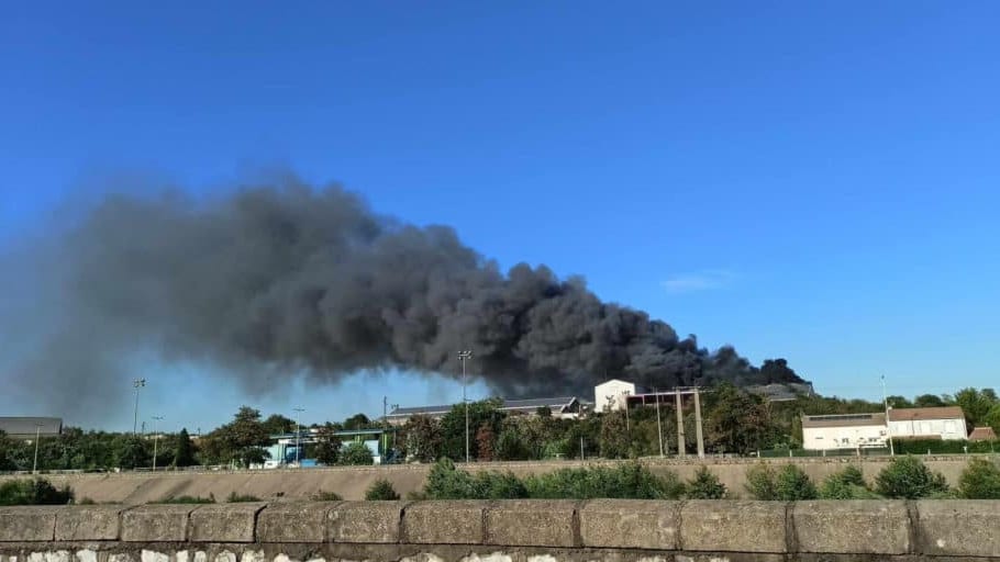 Gard : un important feu se déclare dans l’entreprise Cévennes déchets à Alès