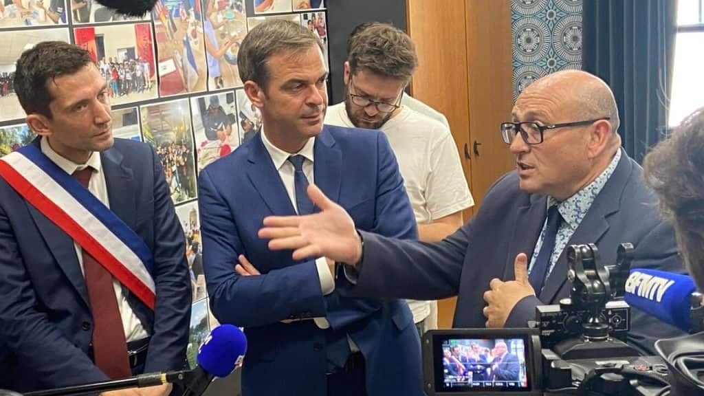 Gard : Olivier Véran en visite à Beaucaire dans le cadre de la Journée Internationale de la Démocratie