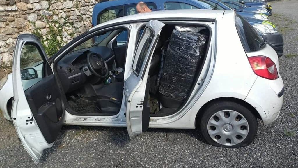 Occitanie : un véhicule arrêté avec 247 cartouches de cigarettes, les occupants en fuite