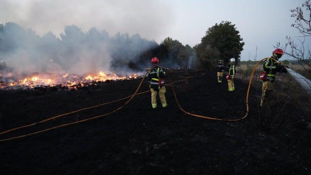 Autoroute A9 : un feu de végétation se déclare sur l’aire de Lédenon dans la nuit de samedi à dimanche