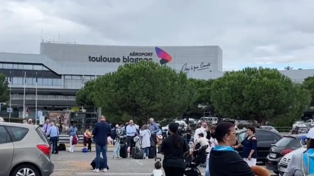 Évacuation d’aéroports en France suite à des menaces d’attentats : celui de Toulouse évacué
