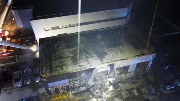 Hérault : un violent incendie dans un garage auto à Valergues détruit plus de vingt véhicules