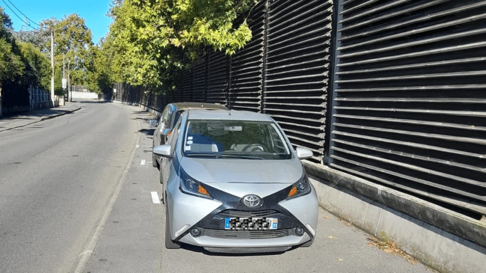 Toulouse : l’insolite transformation illégale d’un trottoir en parking