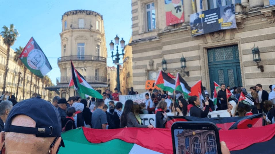 Montpellier : un soutien massif à la Palestine, des centaines de personnes rassemblées sur la place de la Comédie