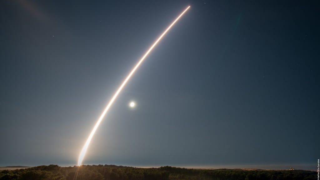 Apparition lumineuse dans le ciel : il s’agissait d’un tir de missile d’essai