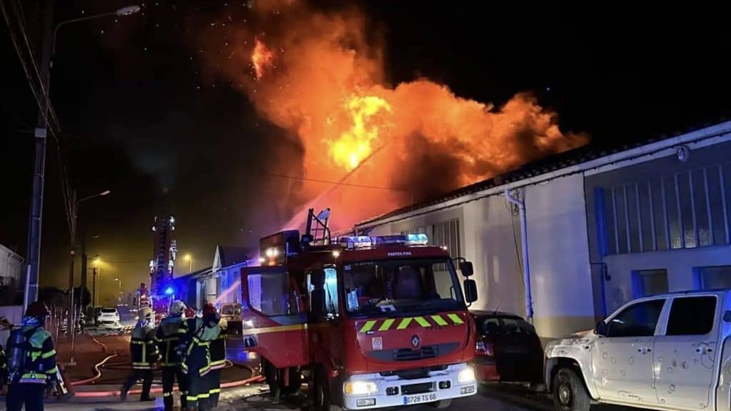 Perpignan : un feu ravage une carrosserie