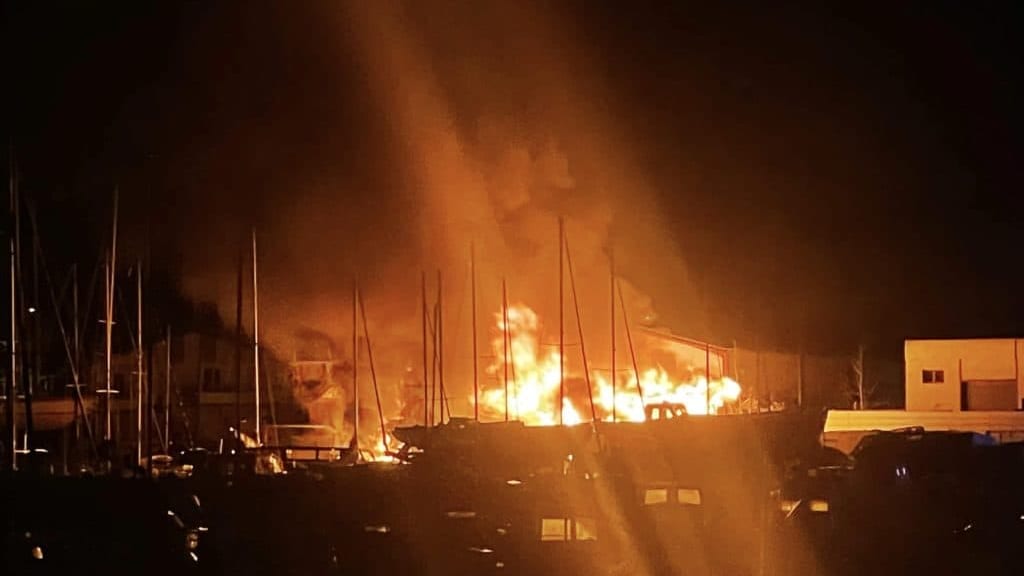 Bassin de Thau : de gros dégâts après un incendie au port Suttel de Balaruc-les-Bains