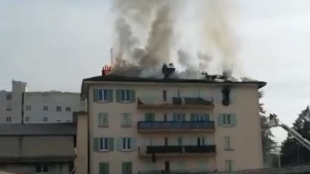 Gard : un immeuble de 4 étages en feu à Bagnols-sur-Cèze