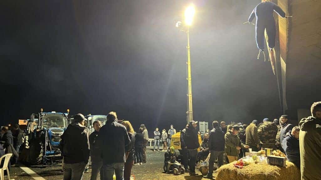 Gard : l’autoroute A9 toujours fermée par les agriculteurs ce mardi à Nîmes !