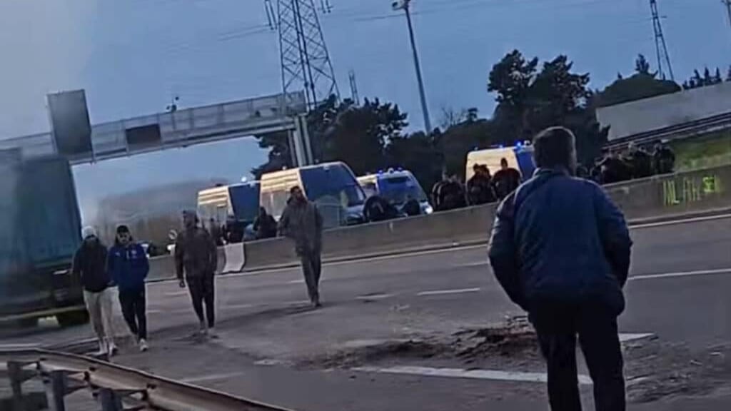 Gard : nouvelle action des agriculteurs sur l’A9, intervention des forces de l’ordre en cours