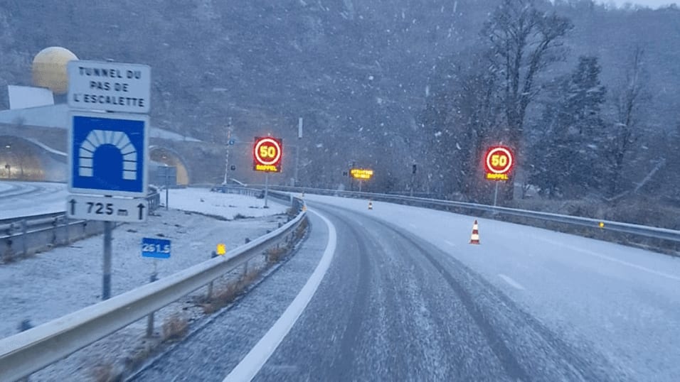 Neige sur l'A75 - Photo : Utilisateurs de l'A75 La Méridienne - L.PESA