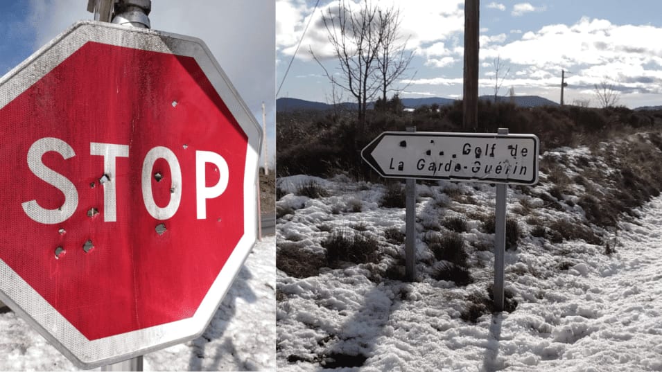 Des panneaux criblés de balles et de plombs en Lozère
