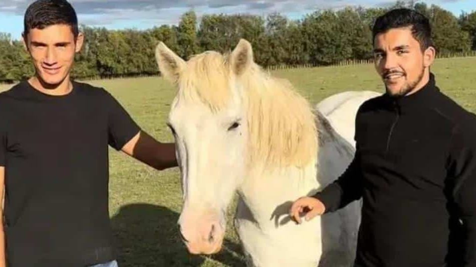 Gard : parcourir la Camargue à vélo, le beau défi de ces deux raseteurs
