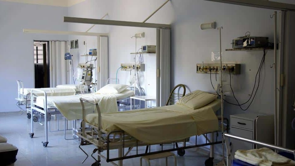 lits vides hôpital - Fermeture temporaire des urgences de Bagnols-sur-Cèze
