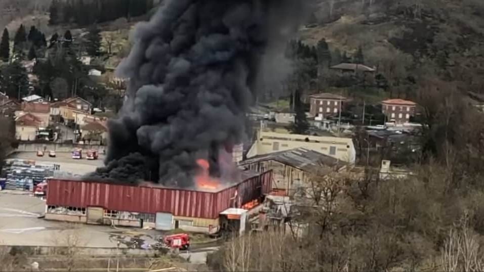 Occitanie : 900 tonnes de batteries au lithium prennent feu dans un incendie