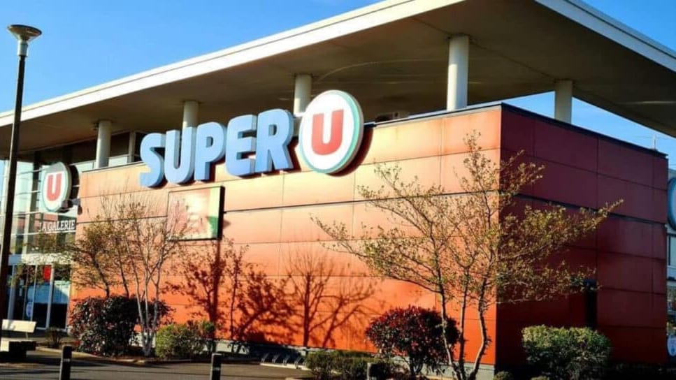 Occitanie : un homme poignardé à mort devant son fils et sa femme sur le parking d’un magasin