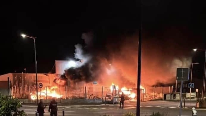 Béziers - Un feu se déclare au sein d'une entreprise - Photi Val Entin via Kazaa Infos Radars.