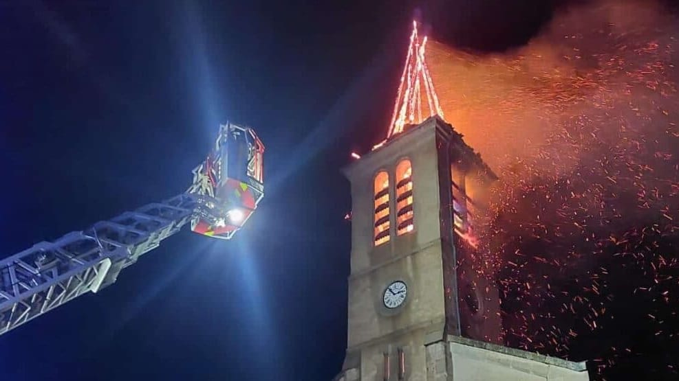 Incendie à l'église de Veyreau : les cloches menacent de tomber - Photo : SDIS 12