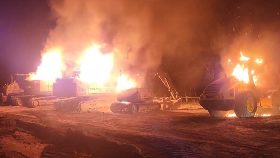 Tarn : engins incendiés sur le chantier de l’A69, « c’est insupportable ! »