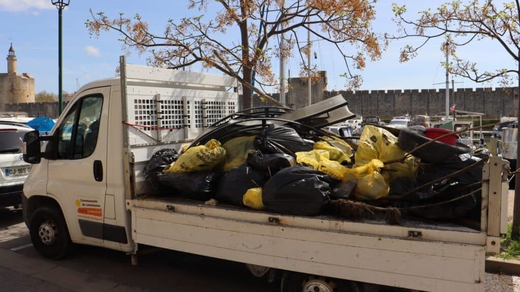 Gard : 20m3 de déchets collectés au port de plaisance d’Aigues-Mortes