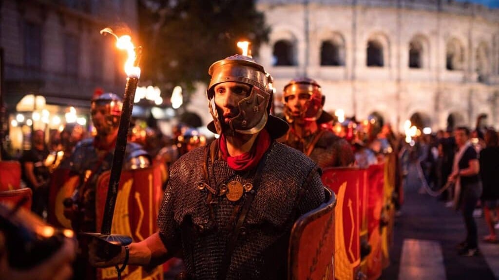 Gard : Journées romaines, un grand défilé nocturne à Nîmes