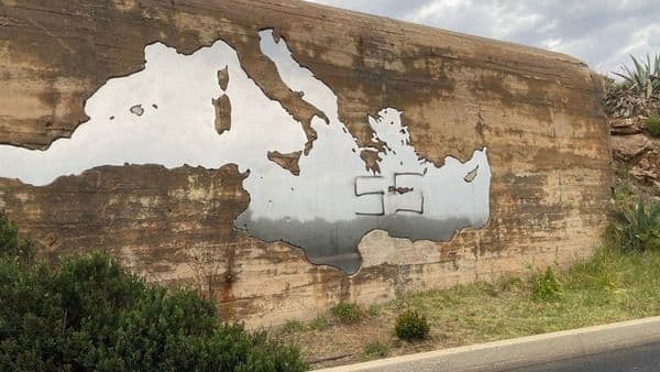 L'œuvre "La Traversée" de Jean Denant taguée © Mairie de Sète