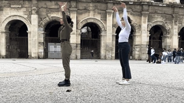 Gard : un ‘flashmob’ géant sur le parvis des arènes de Nîmes