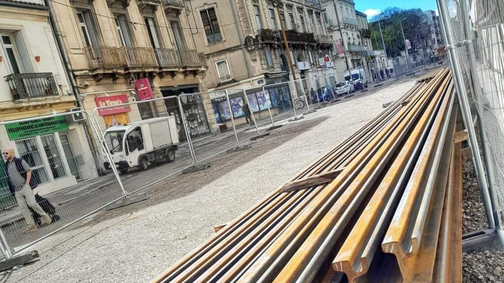 Hérault : le premier rail de la ligne 5 du tramway soudé avenue Clemenceau à Montpellier