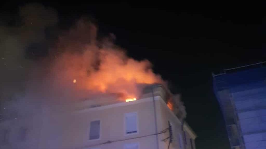 Alès : un appartement détruit par un violent incendie
