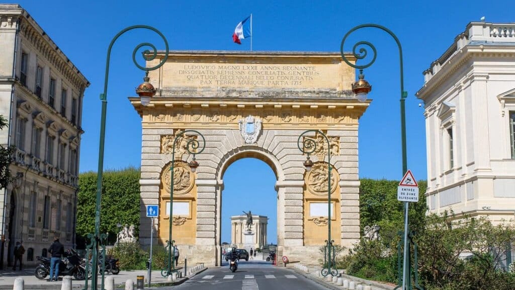 Hérault : un DJ sur le toit de l’arc de triomphe de Montpellier pour la flamme olympique