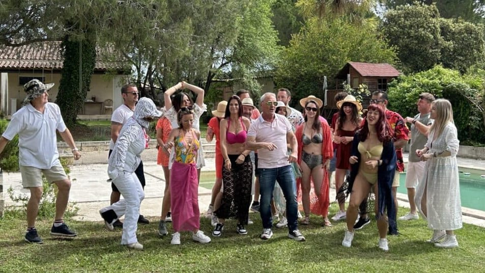 Ricoune confirme une fois de plus son statut d'artiste incontournable des fêtes de village.