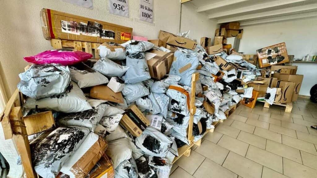 Hérault : une boutique vend les colis perdus à Sète !