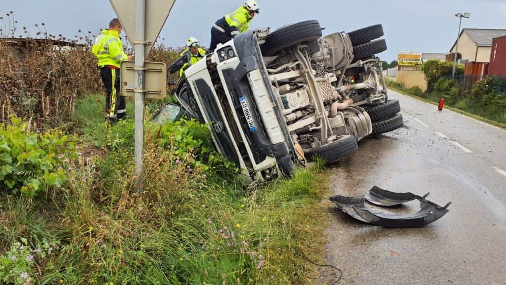 Accident d'un camion à Codognan dans le Gard - photo SDIS 30