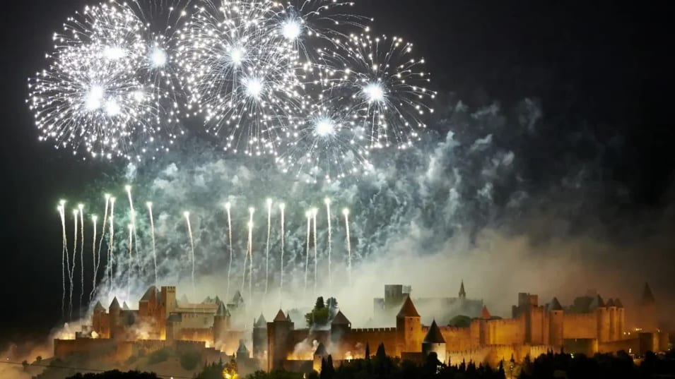 Feu d'Artifice de Carcassonne : assistez au spectacle depuis l'Aire de Belvédère d’Auriac sur l'A61 - Photo Vinci Autoroute
