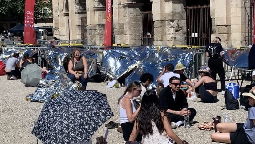 Gard : Dua Lipa mérite bien une couverture de survie