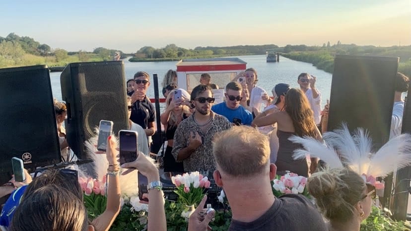 Gard : défi réussi pour la première « boat party » en Camargue de l’Agence Passion