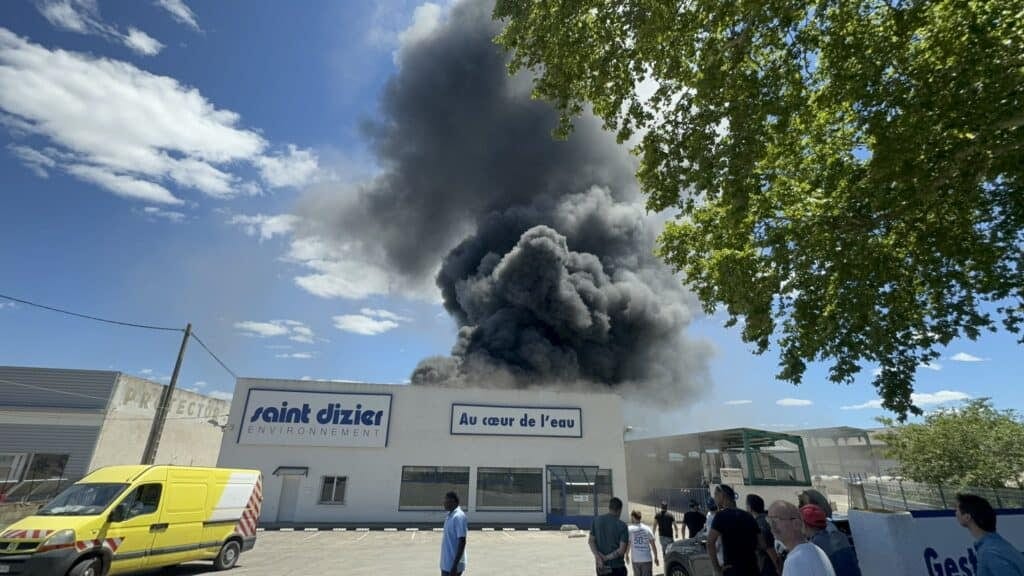 Gard : un important incendie se déclare dans une entreprise à Bernis