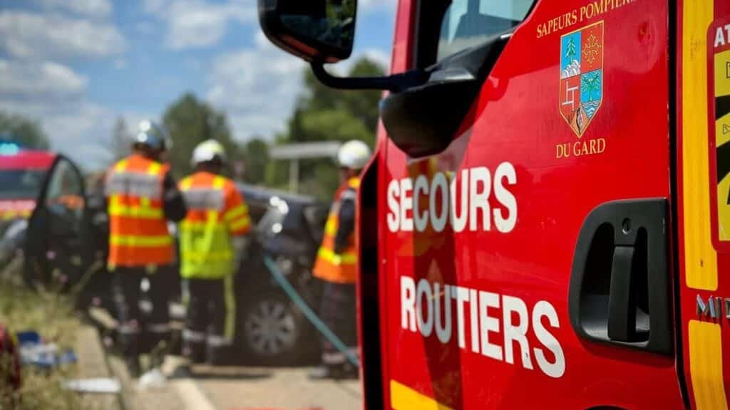 Nîmes : une voiture fait des tonneaux, la RN 113 coupée suite à un accident