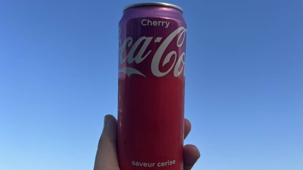 Santé : des canettes de Coca-Cola Cherry rappelées dans toute la France