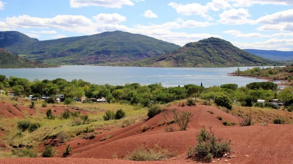 Hérault : alerte cyanobactéries levée, la baignade à nouveau autorisée au Lac du Salagou