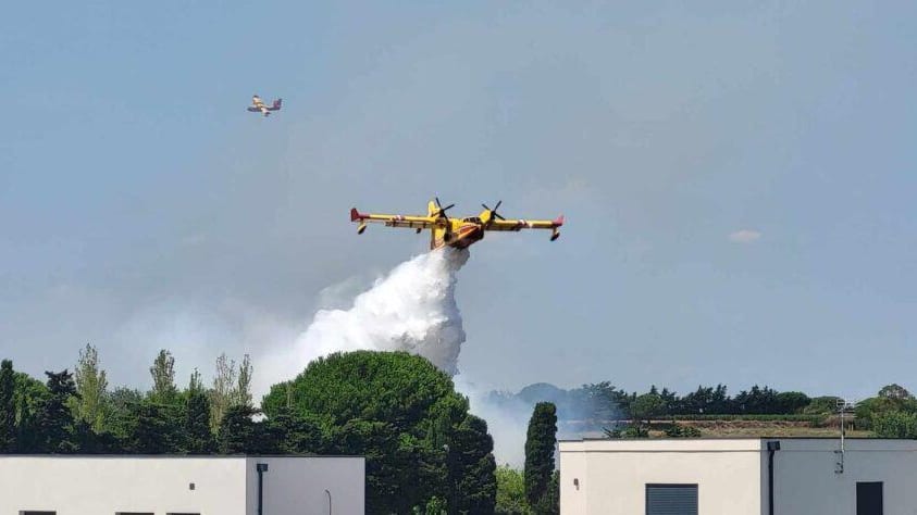 Hérault : un nouveau départ de feu menace des habitations proche des jardins de Sérignan