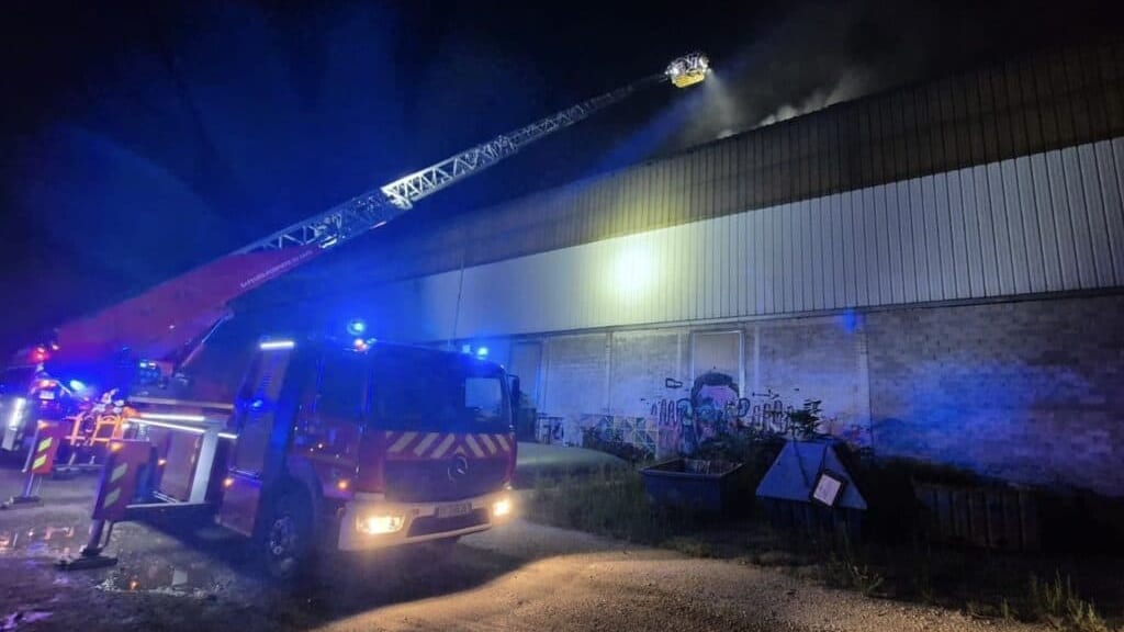 Gard : un feu se déclare dans un bâtiment industriel à Alès